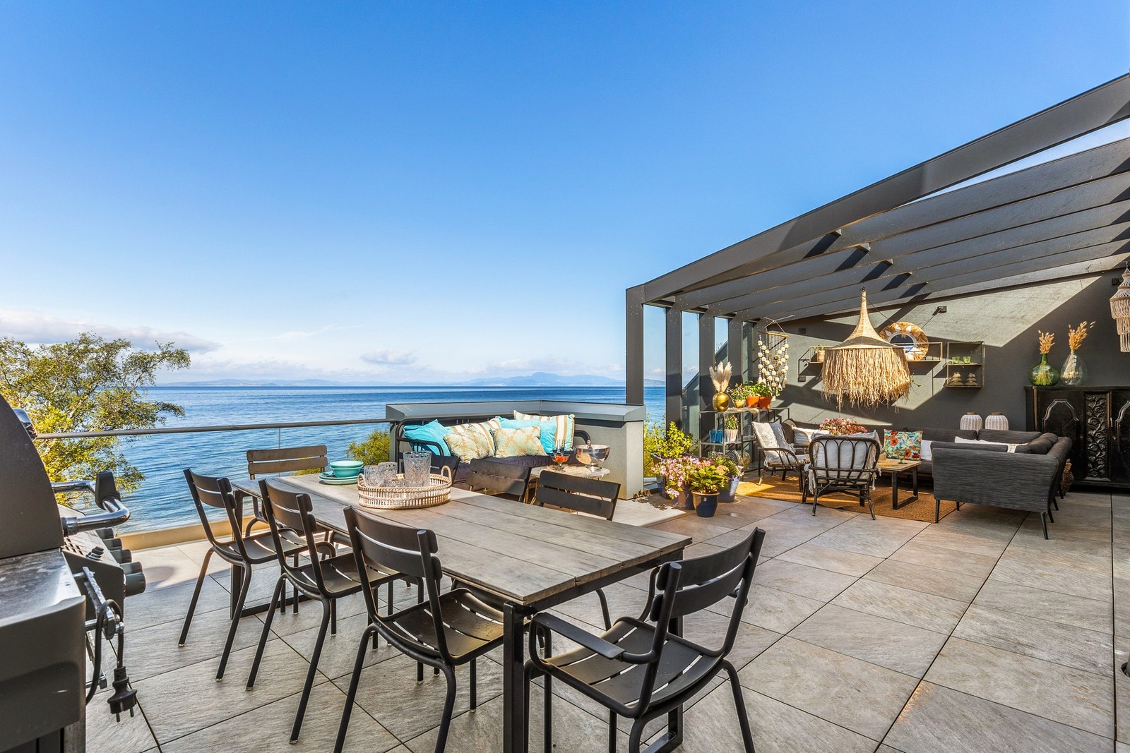 Boligen har en egen takterrasse på 52 kvm vendt mot Fjorden og Sponhuset Galleribilde