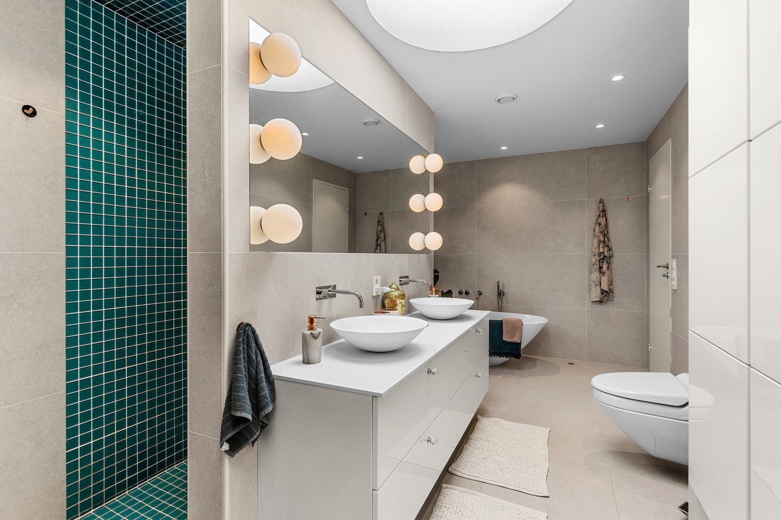 Stilrent bad med moderne innredning fra Fossline Galleribilde