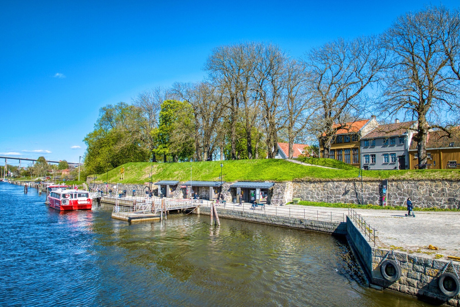 Fergen tar deg med flere steder i Fredrikstad sentrum. Galleribilde