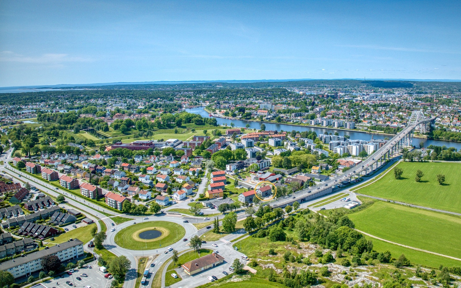 Leiligheten ligger sentralt med nærhet til det meste. Galleribilde