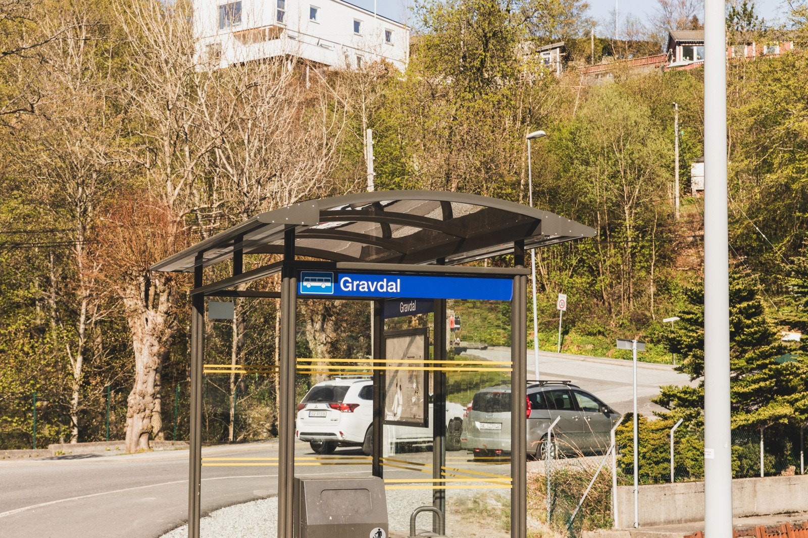 I Gravdal bor du en 10 minutters kjøretur unna Bergen sentrum. Nærmeste bussholdeplass er bare noen få minutter unna, ved Plantasjen. Galleribilde