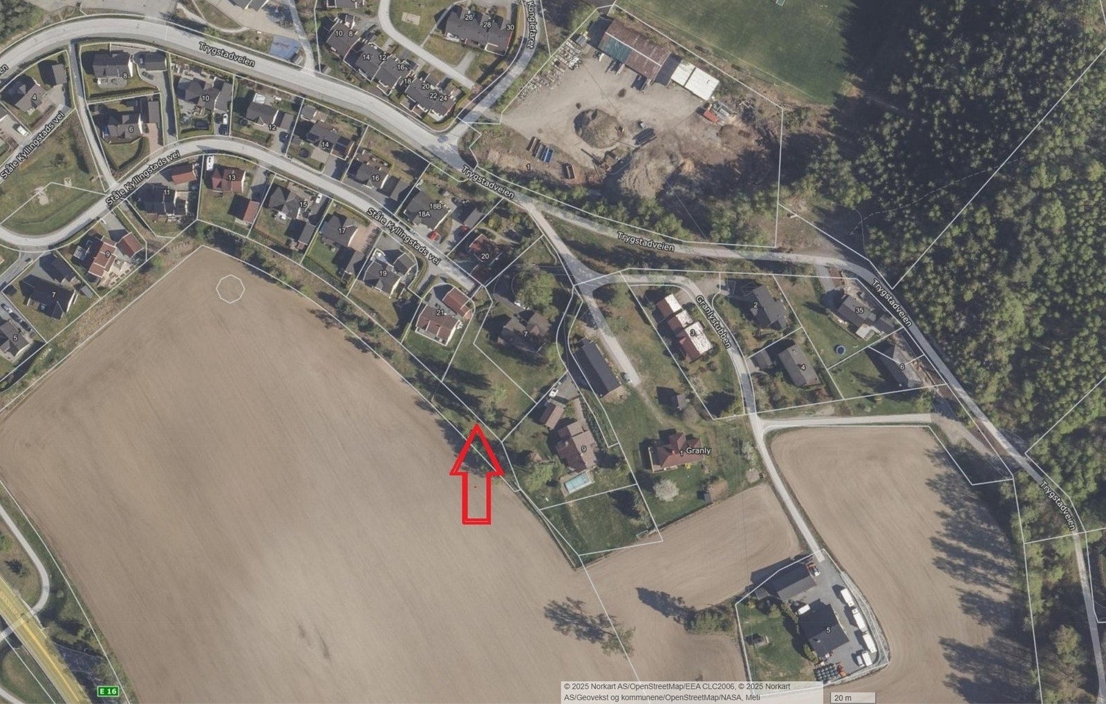 Det trygge nærmiljøet gjør området godt egnet for både barnefamilier og deg som setter pris på ro og oversiktlige omgivelser. Galleribilde