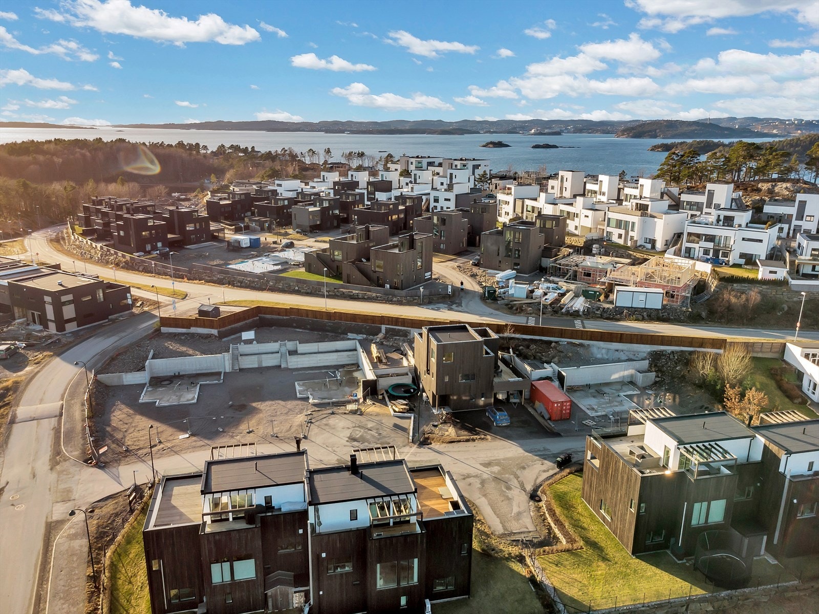 Velkommen til Dvergsnessvingen vei 3 og 7! Tomten er presentert av Andre Sandvik og Altin Balaj v/Aktiv eiendomsmegling avd. Kristiansand Galleribilde