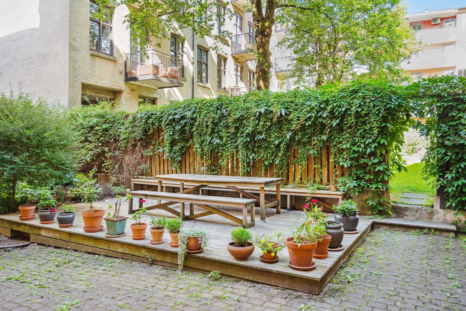 Borettslaget har et stabilt og sosialt bomiljø, hvor mange trives så godt at de blir boende i mange år. Galleribilde