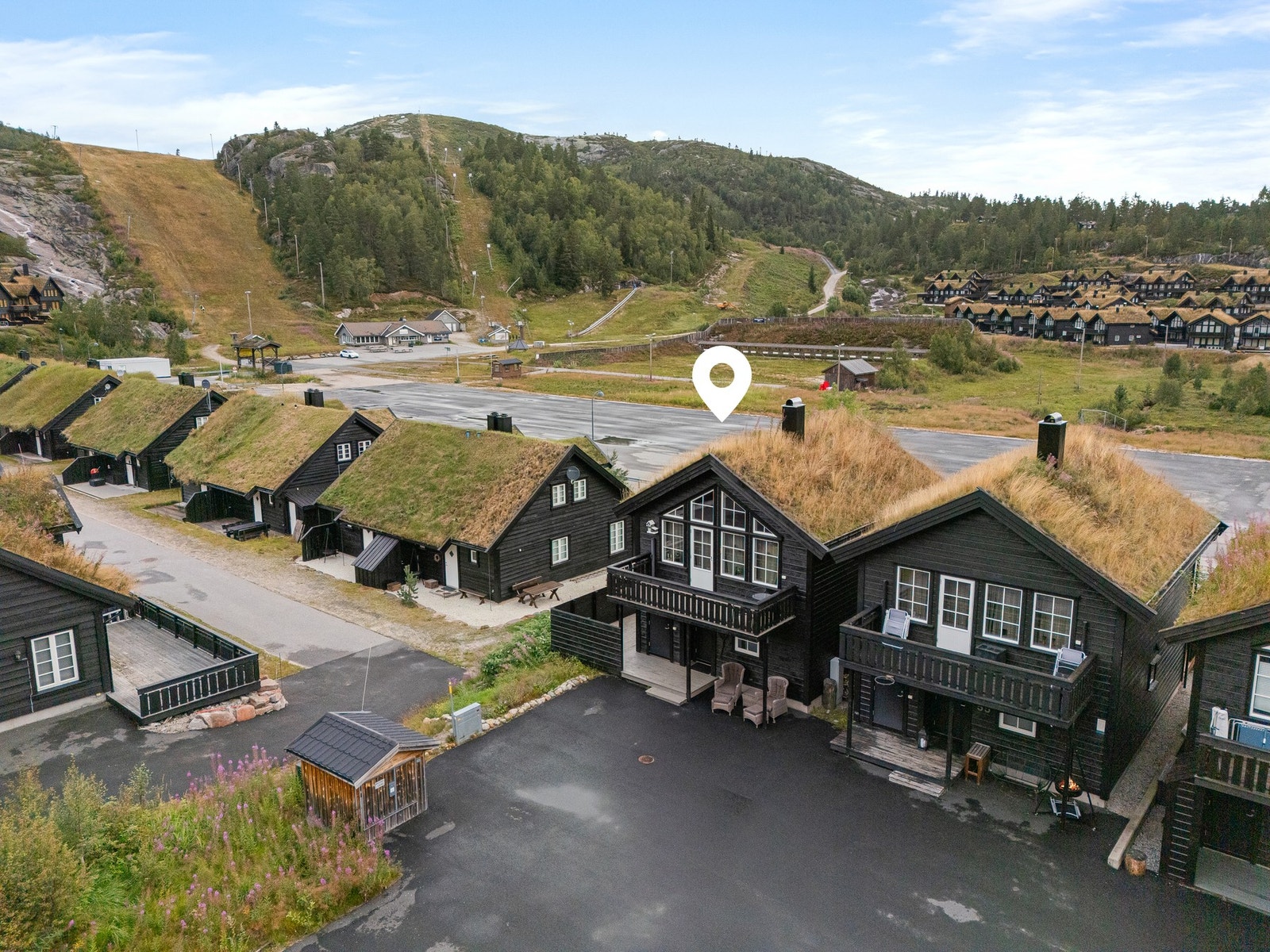 Velkommen til Alpinvegen 53! Ligger i nærheten av alpinanlegg og oppkjørte skiløyper. Galleribilde