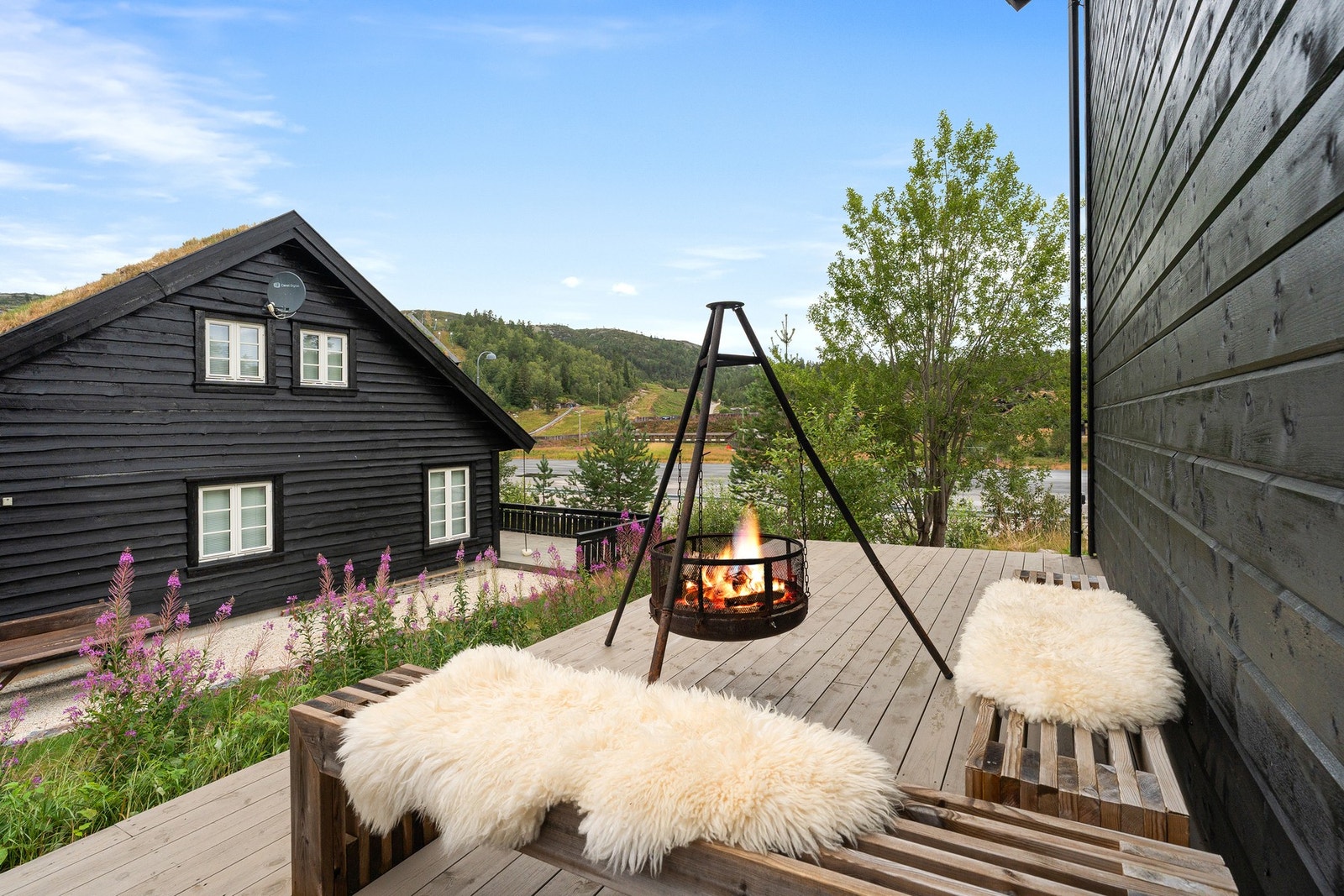 Her kan man nyte lange dager Galleribilde