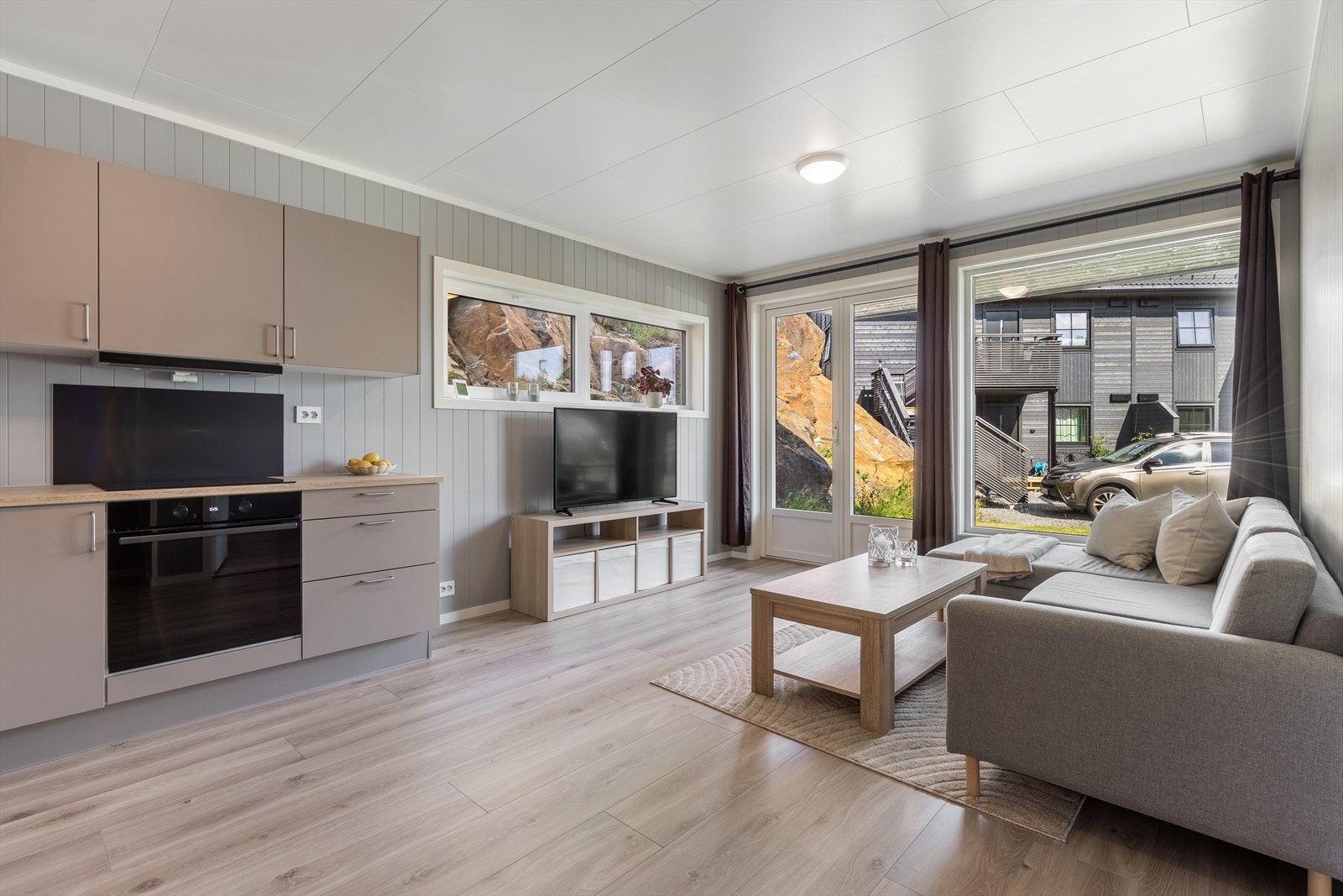 Stue/kjøkken i praktisk åpen løsning Galleribilde