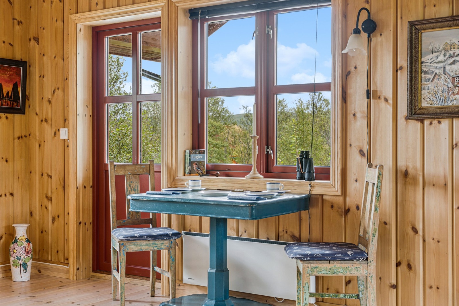 Det passer utmerket å innrede med en mindre spisegruppe ved kjøkkenet. Galleribilde