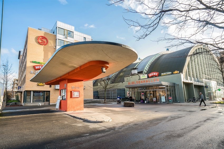 Bjølsenhallen finner du rett rundt hjørnet, med et godt tilbud av forretninger som f.eks. MENY. Her er det også muligheter for leie av parkeringsplass. Galleribilde