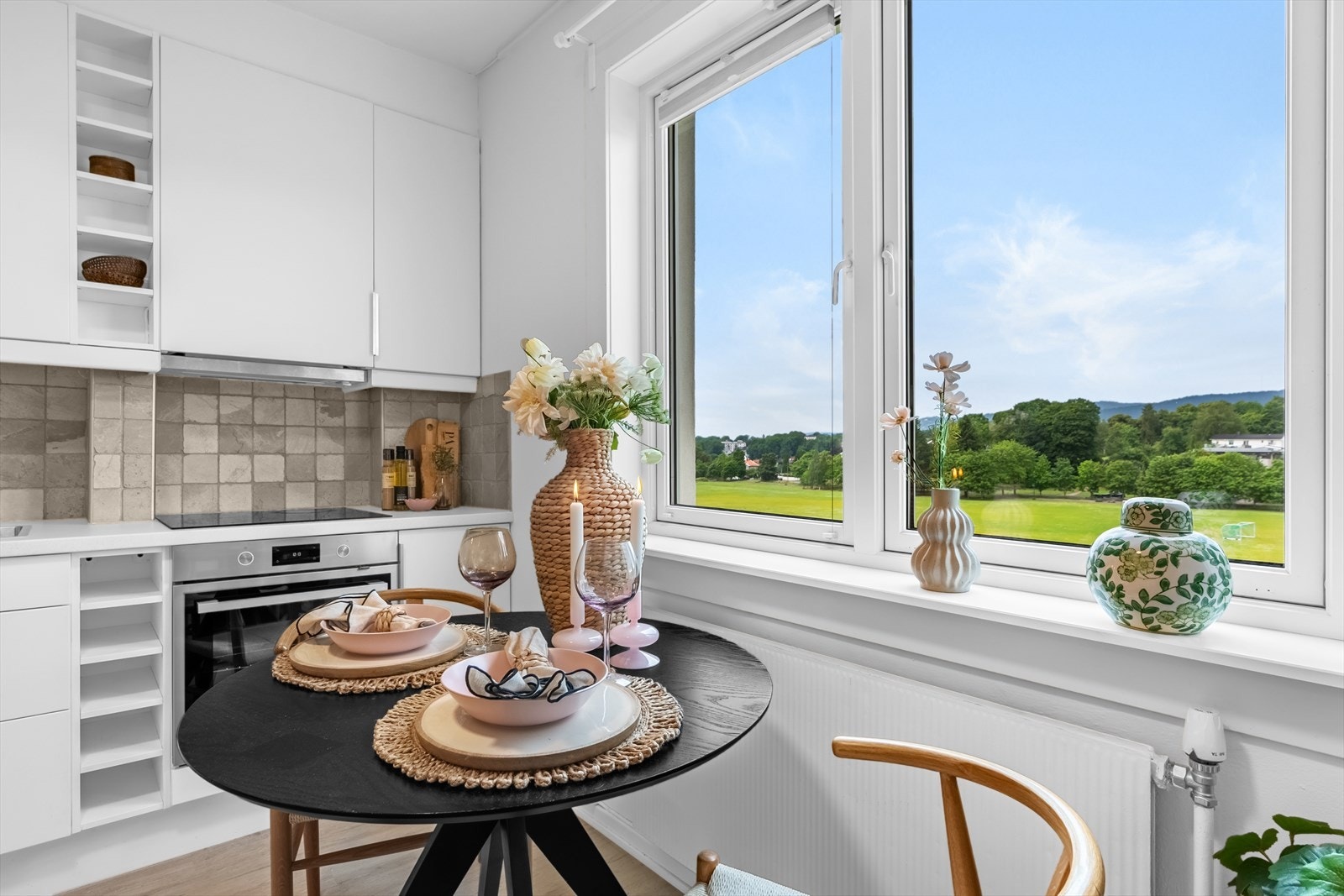 Borettslaget har i tillegg oppgradert både fasade og vinduer i 2016, noe som gir et godt inntrykk av et veldrevet og vedlikeholdt bygg. Galleribilde