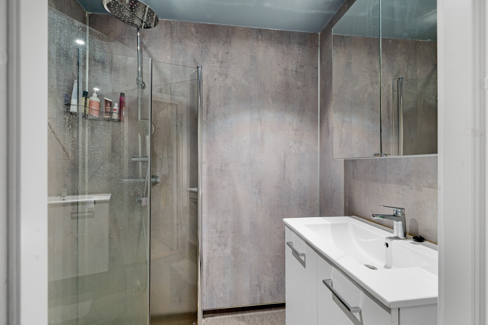 Bad i hybel 2. Galleribilde