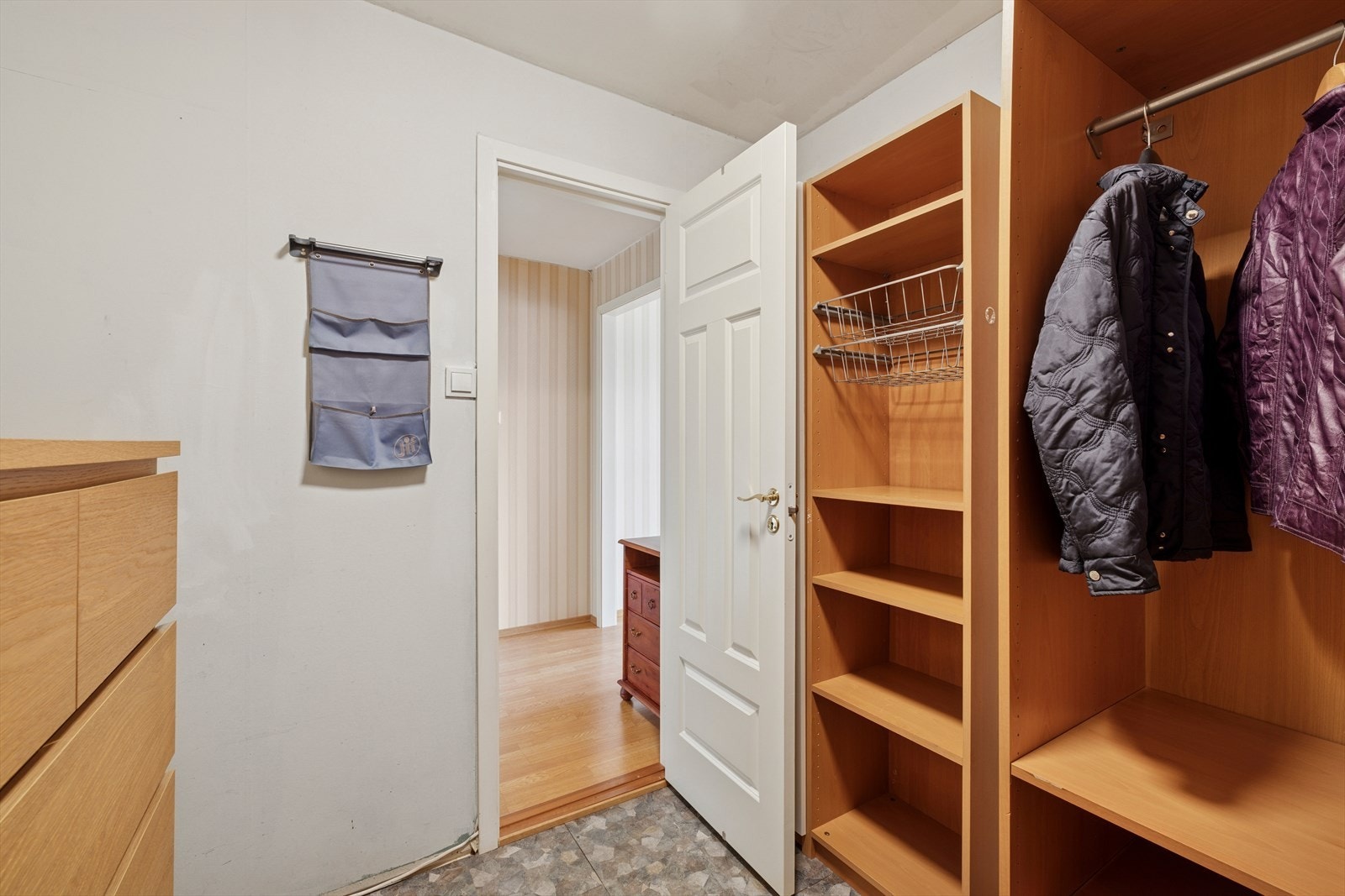 Bod med god plass til oppbevaring. Galleribilde