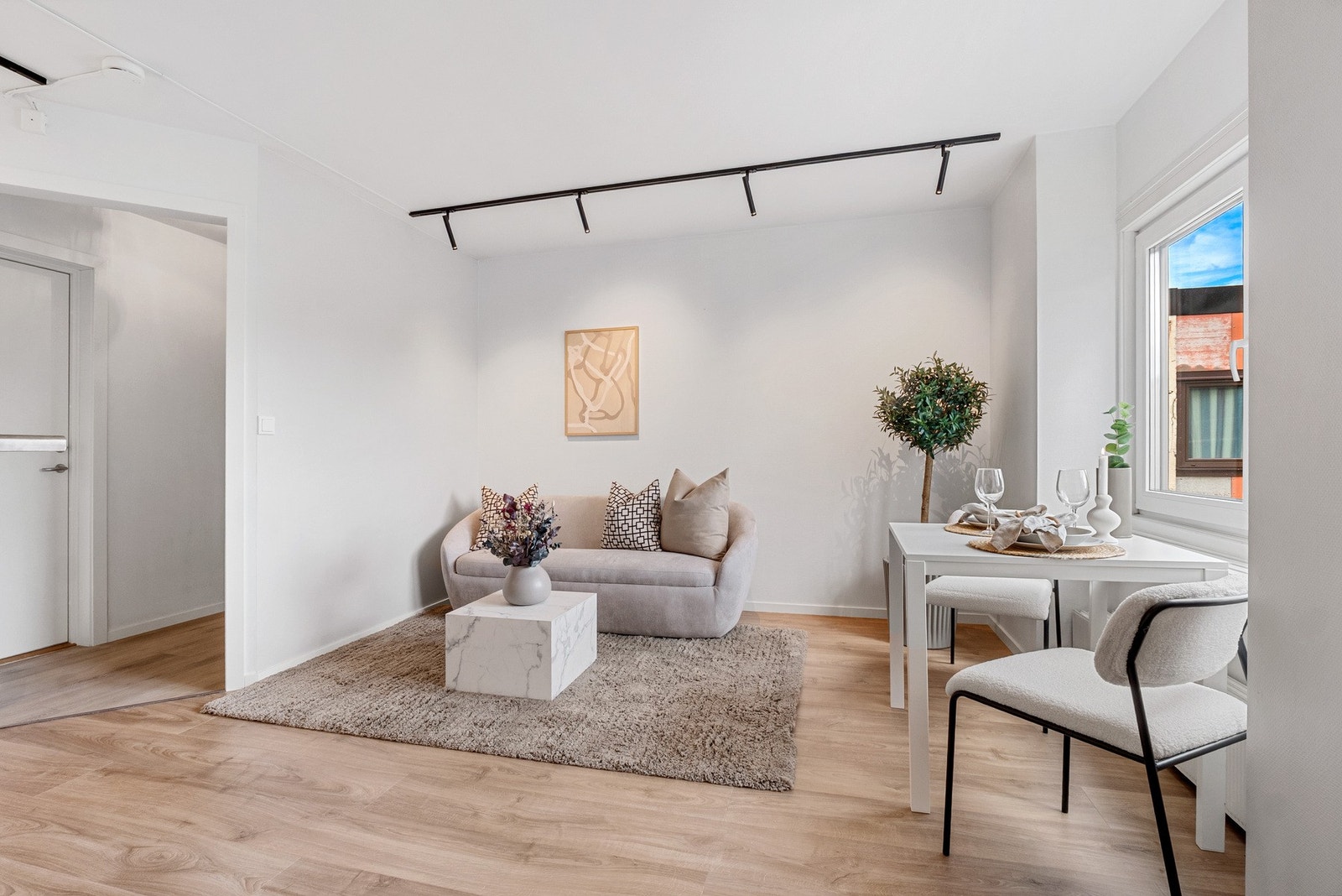 Arealeffektiv 2-roms andelsleilighet i toppetasjen av bygget. Galleribilde