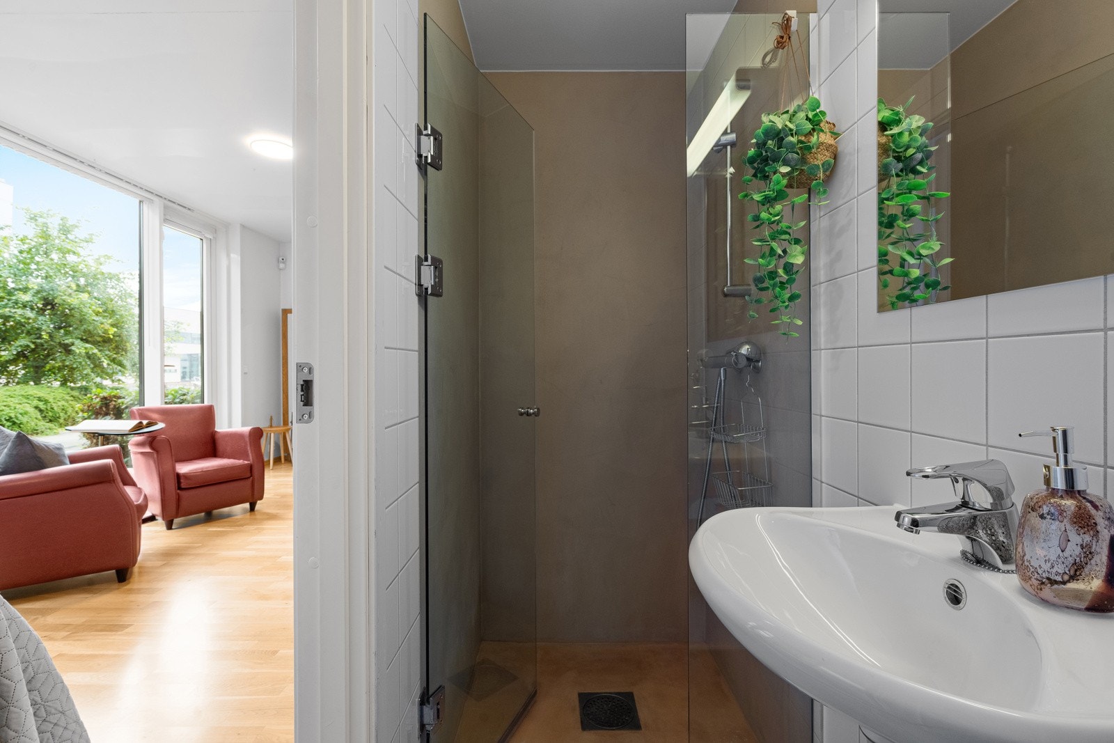 Bad fra byggeår med oppgraderinger utført i 2021. Galleribilde