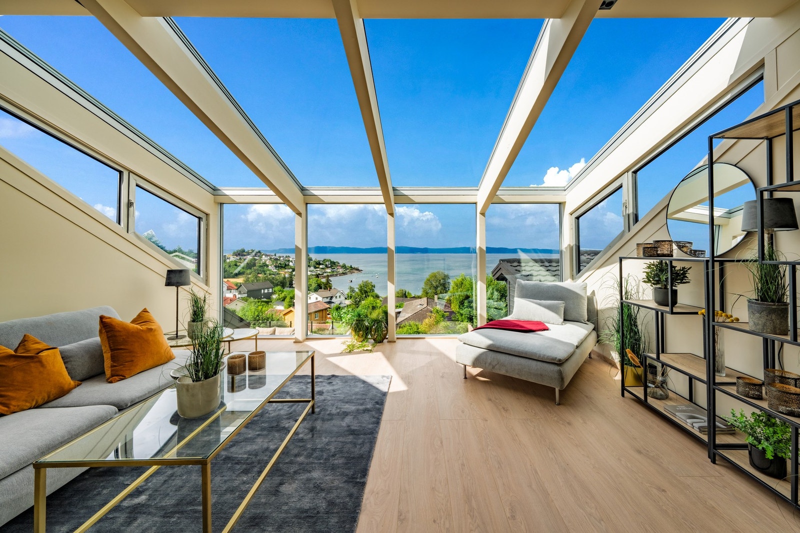 Stuen i 2. etasje må sies å være prikken over i'en - det blir ikke stort bedre enn dette! Galleribilde