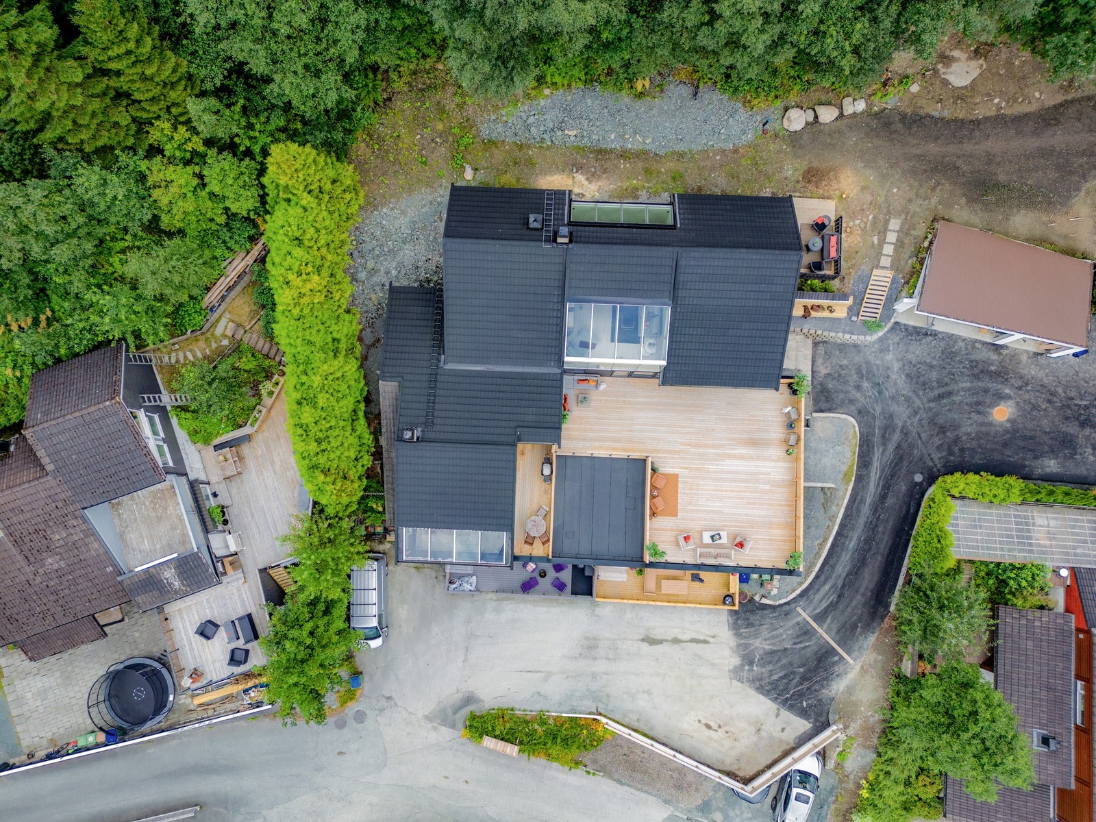 Særpreget familiebolig som har vært gjenstand for en rekke oppgraderinger det siste året. Galleribilde