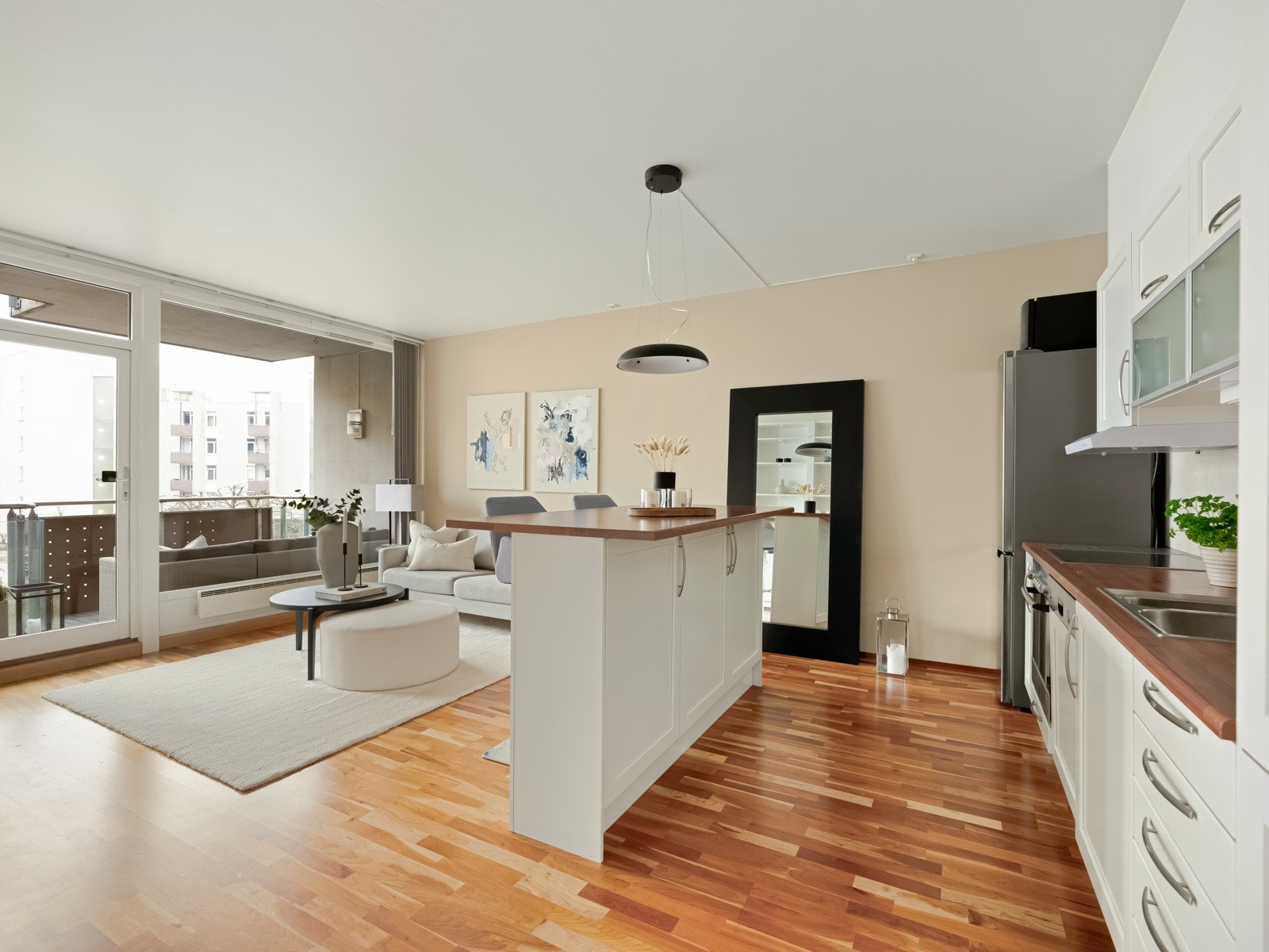 Dette er en lys og moderne 2-roms selveier i nyere bygg fra 2006. Galleribilde