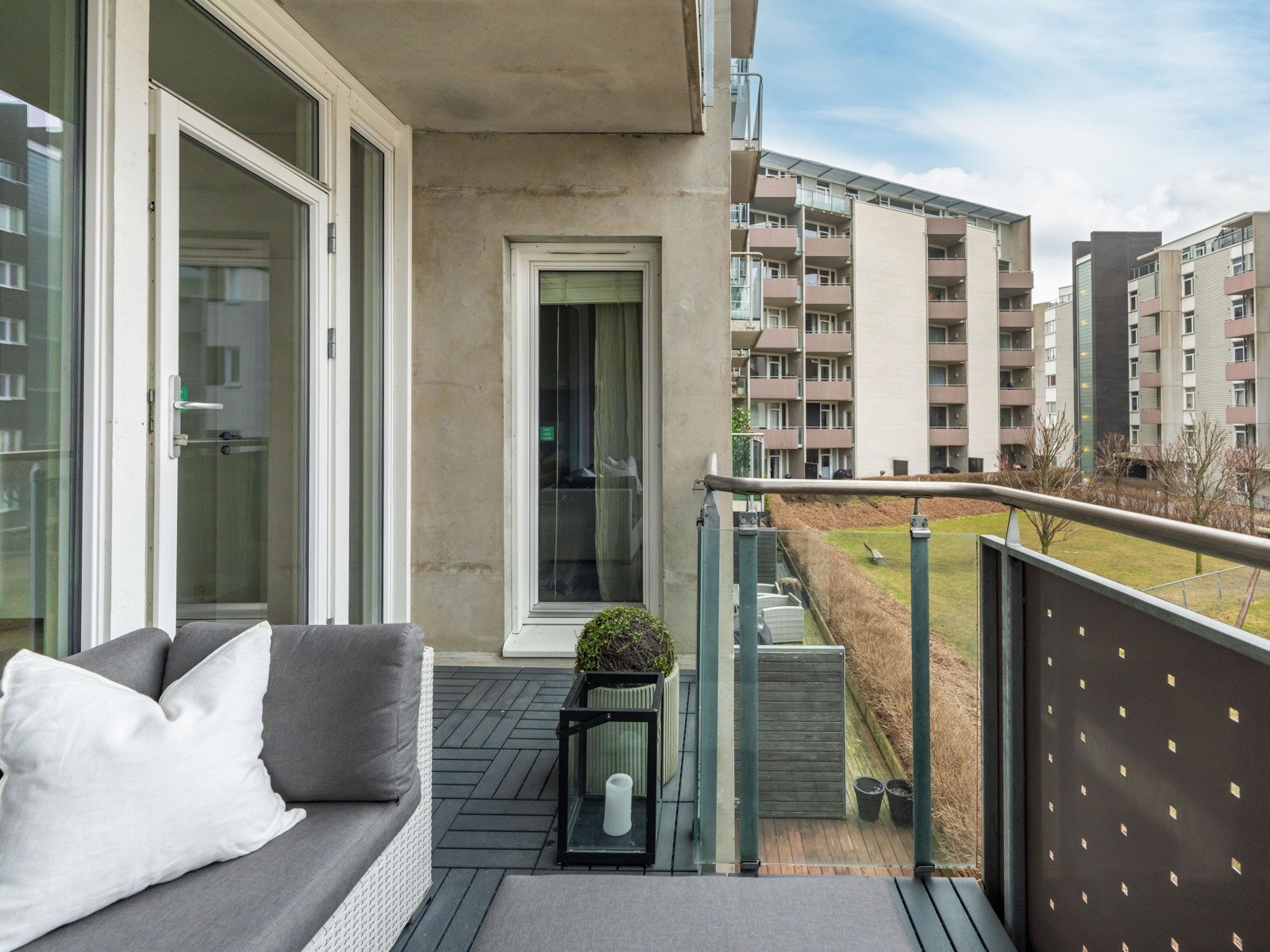 Det er tillatt med gass- og elektrisk grill på balkongen. Galleribilde