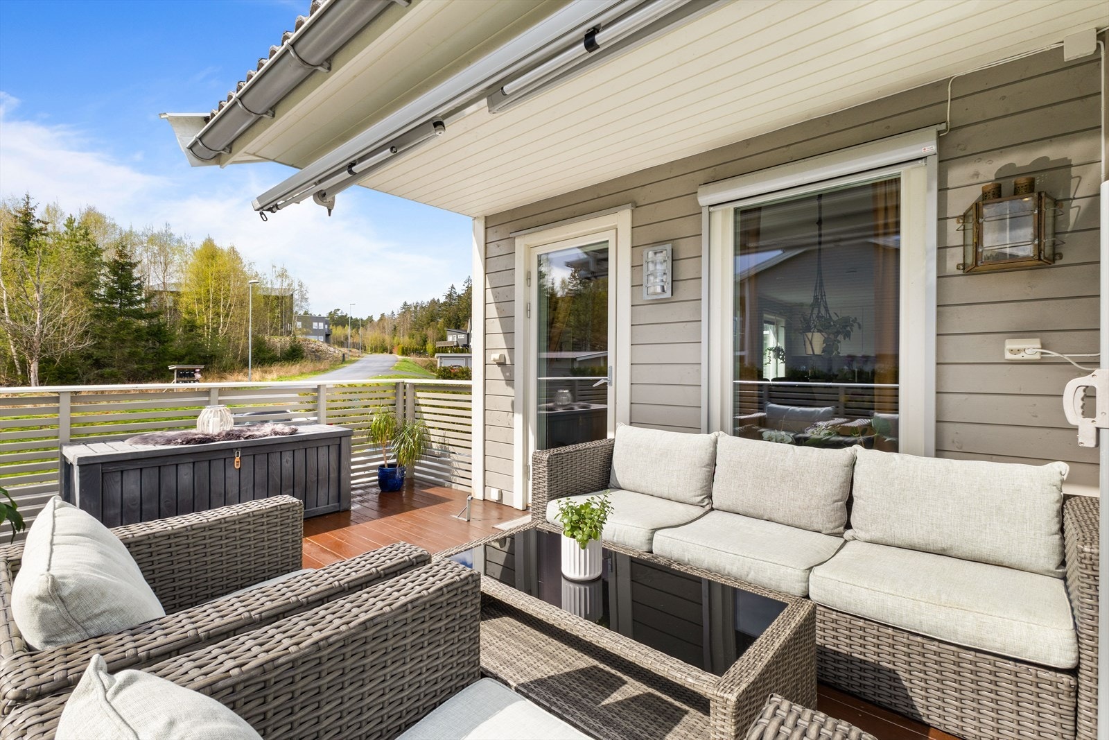 Fra stuen er det utgang til en sørvendt og romslig balkong. Galleribilde