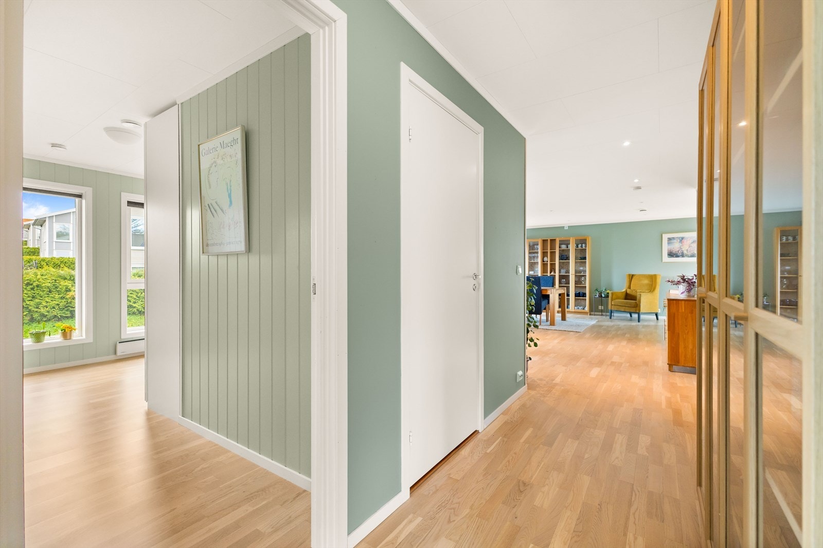 Gang - døren i bildet er til bod/teknisk rom. Galleribilde