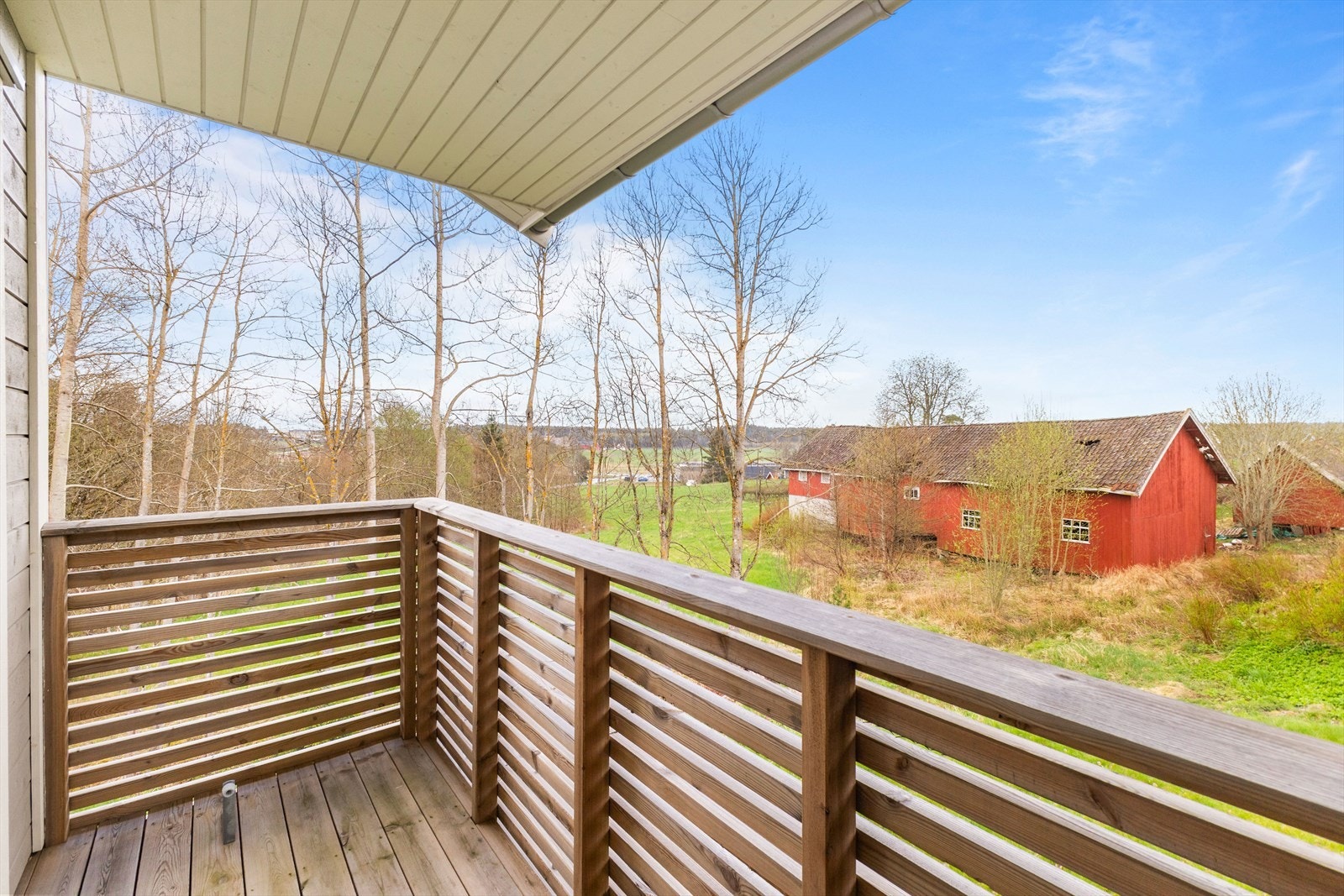 Fra hovedsoverommet er det utgang til en overbygd balkong. Galleribilde