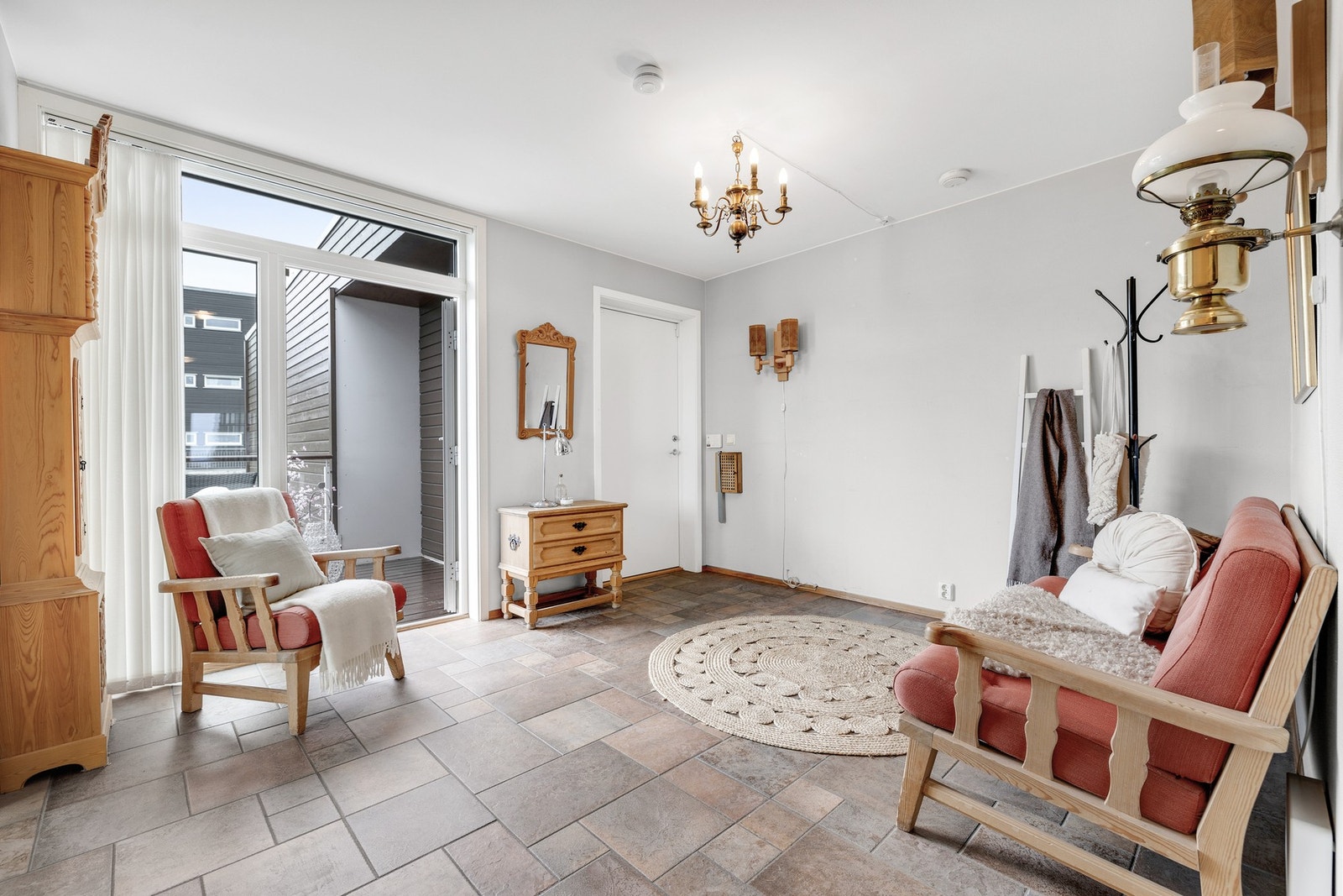 Flislagt entré/hall på 13,2 m² Galleribilde