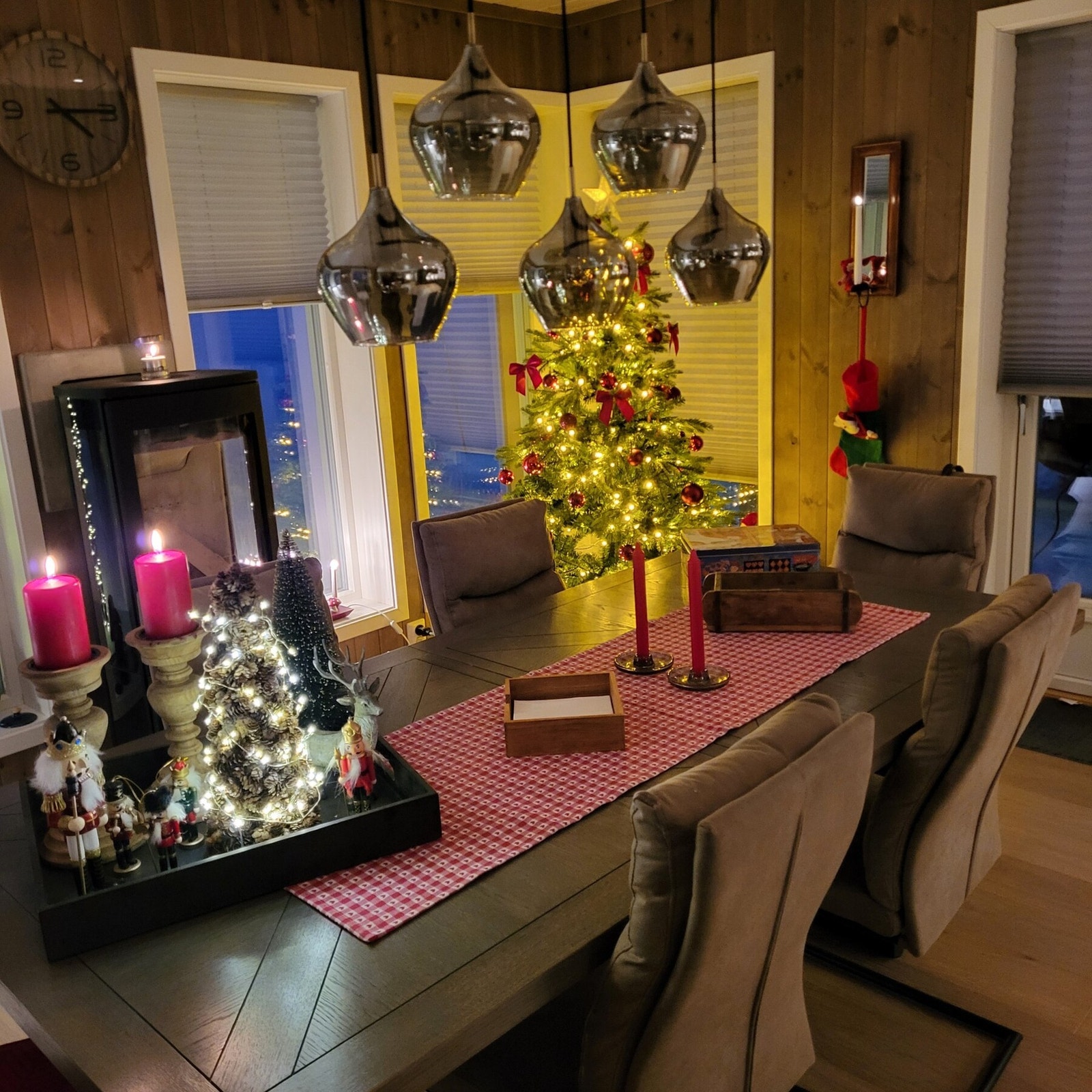 Selgers bilder fra juletider i leiligheten. Galleribilde