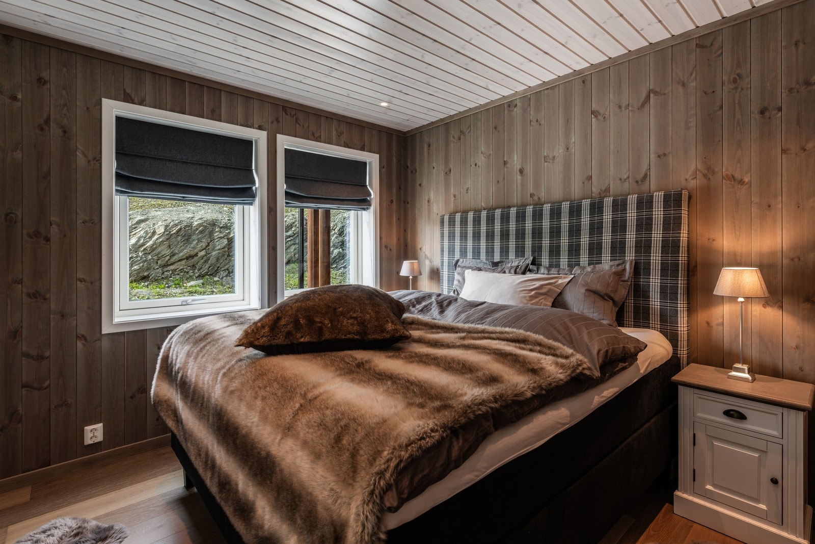 Det er tre soverom i leiligheten. Soverom 1 - hovedsoverom av romslig størrelse. Galleribilde