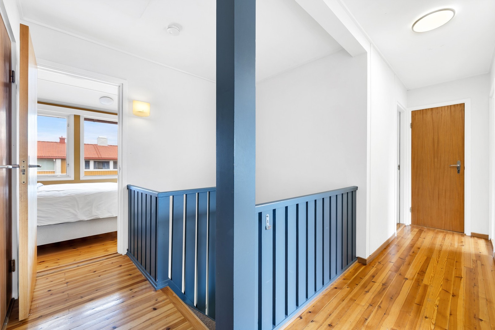 Gjennomgående for 2.etasje er flotte tregulv. Galleribilde