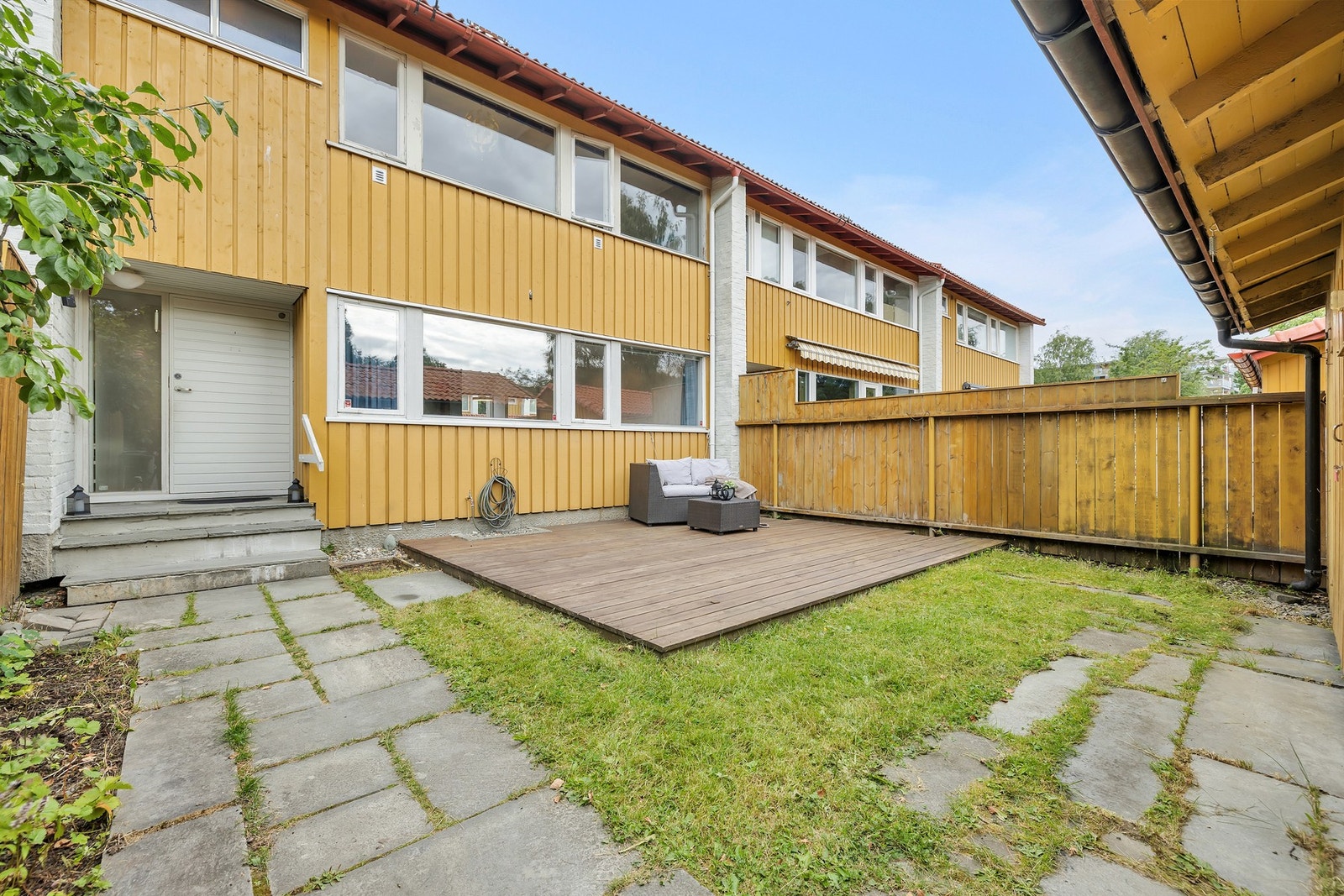 En innholdsrik familiebolig beliggende i et populært og veletablert område. Galleribilde