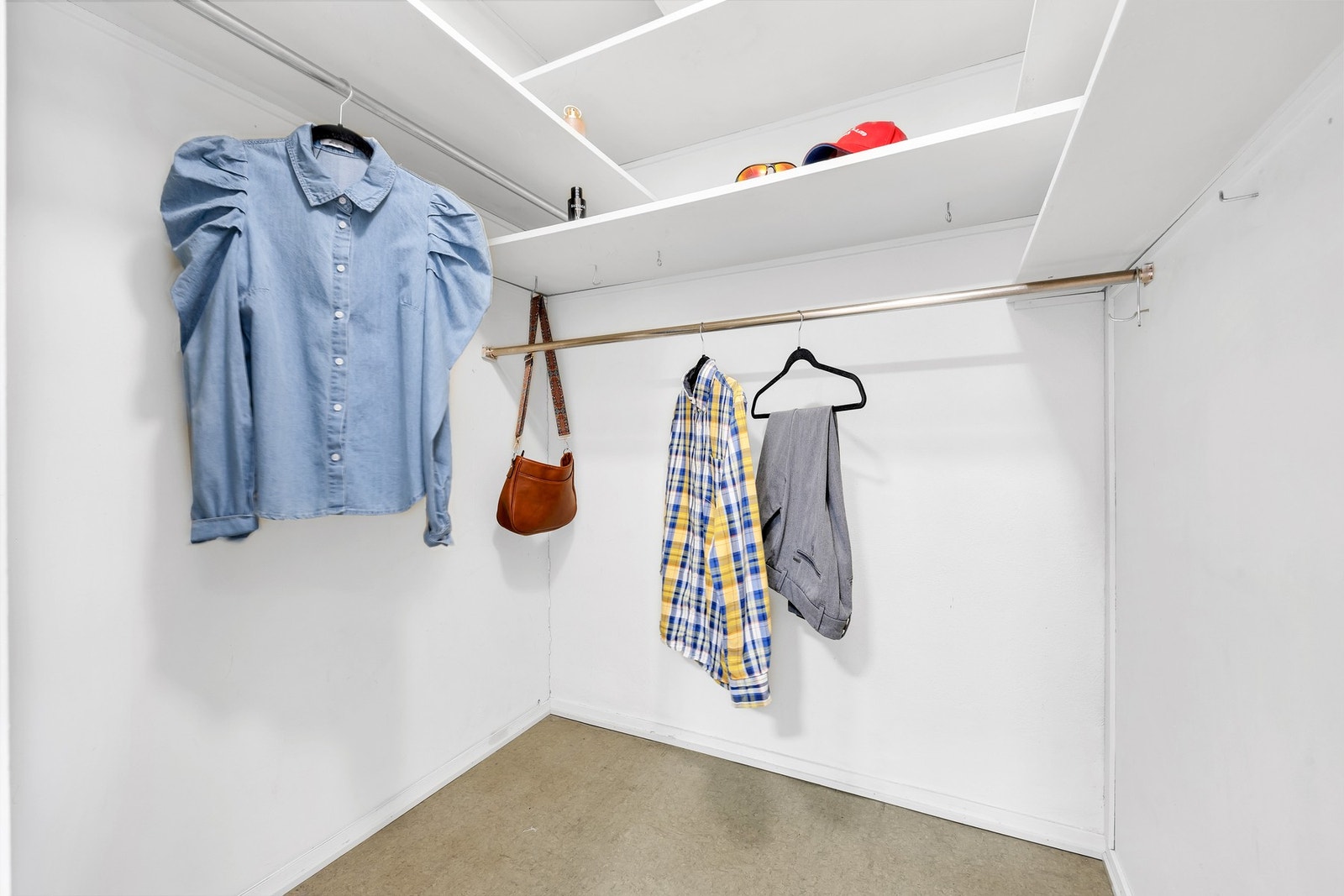 Boligen har flere boder med god plass til oppbevaring. Galleribilde