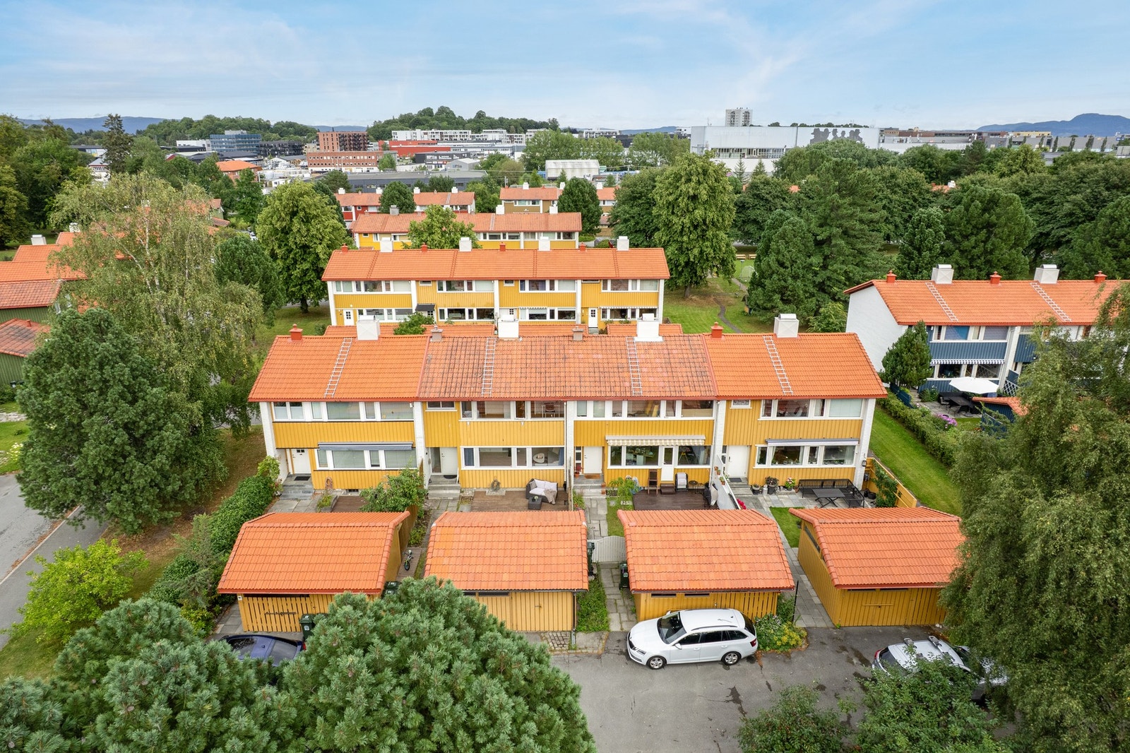 Flott beliggenhet i et rolig og veletablert område med gode naboforhold. Galleribilde