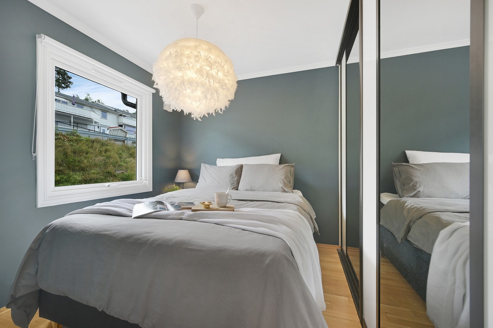 Boligen inneholder 2 soverom av god størrelse. I dette rommet er det skyvedørsgarderobe. Galleribilde