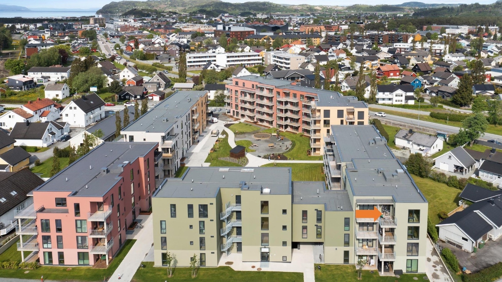 Leiligheten ligger i bygget som er betegnet som "D-blokka" i prosjektet Hangaren, og er utsolgt fra utbygger. Galleribilde