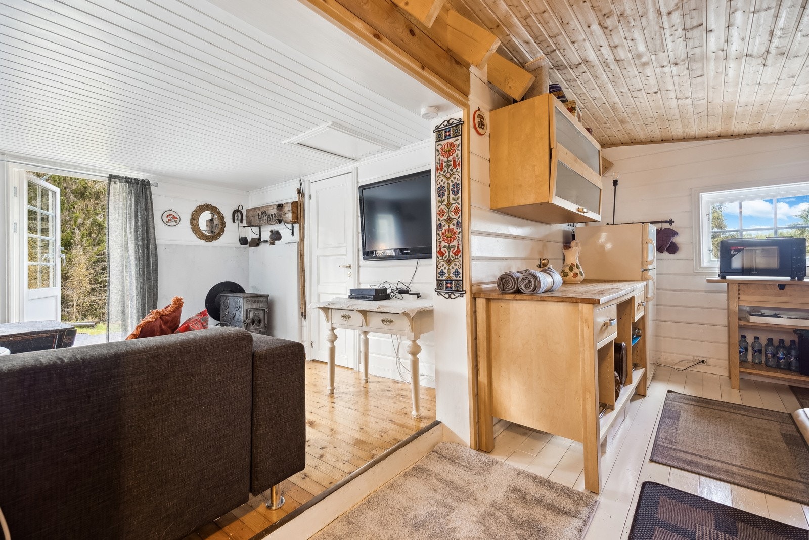 Stuen ligger i tilknytting til kjøkkenet. Galleribilde