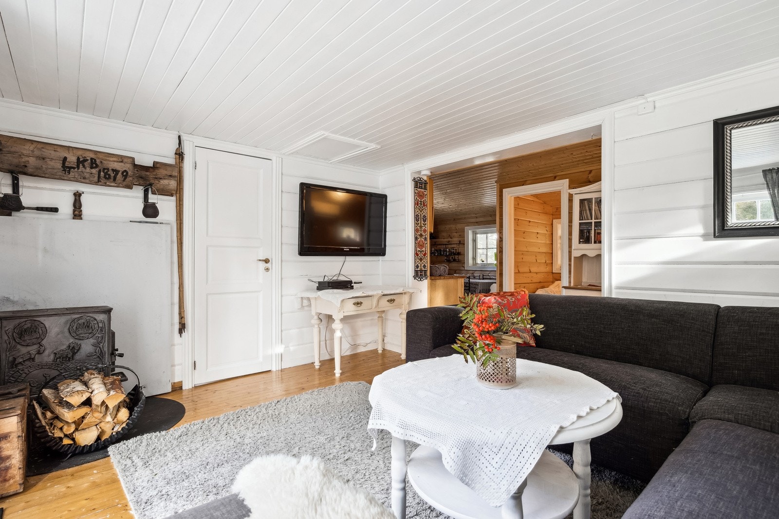 Sofakroken inviterer til avslapning etter en lang dag ute i naturen. Galleribilde