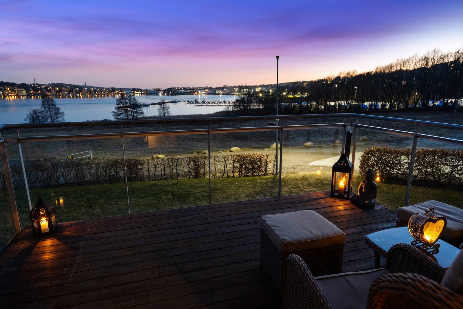 Veranda med fantastisk utsikt og optimale solforhold. Perfekt for morgenkaffen eller en avslappende kveld. Galleribilde