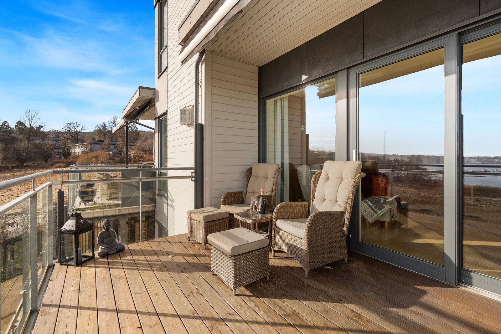 Balkongen på forsiden er av god størrelse og har mange møbleringsmuligheter. Galleribilde