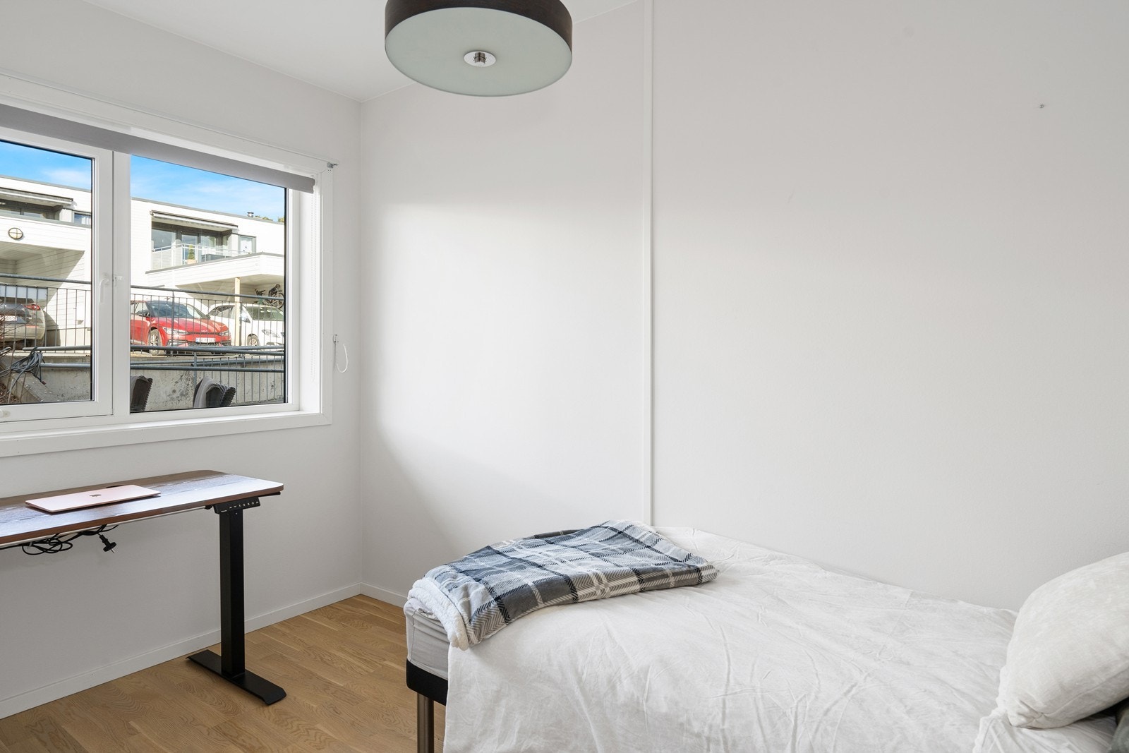 Soverom 2 passer som barnerom, gjesterom eller hjemmekontor. Galleribilde