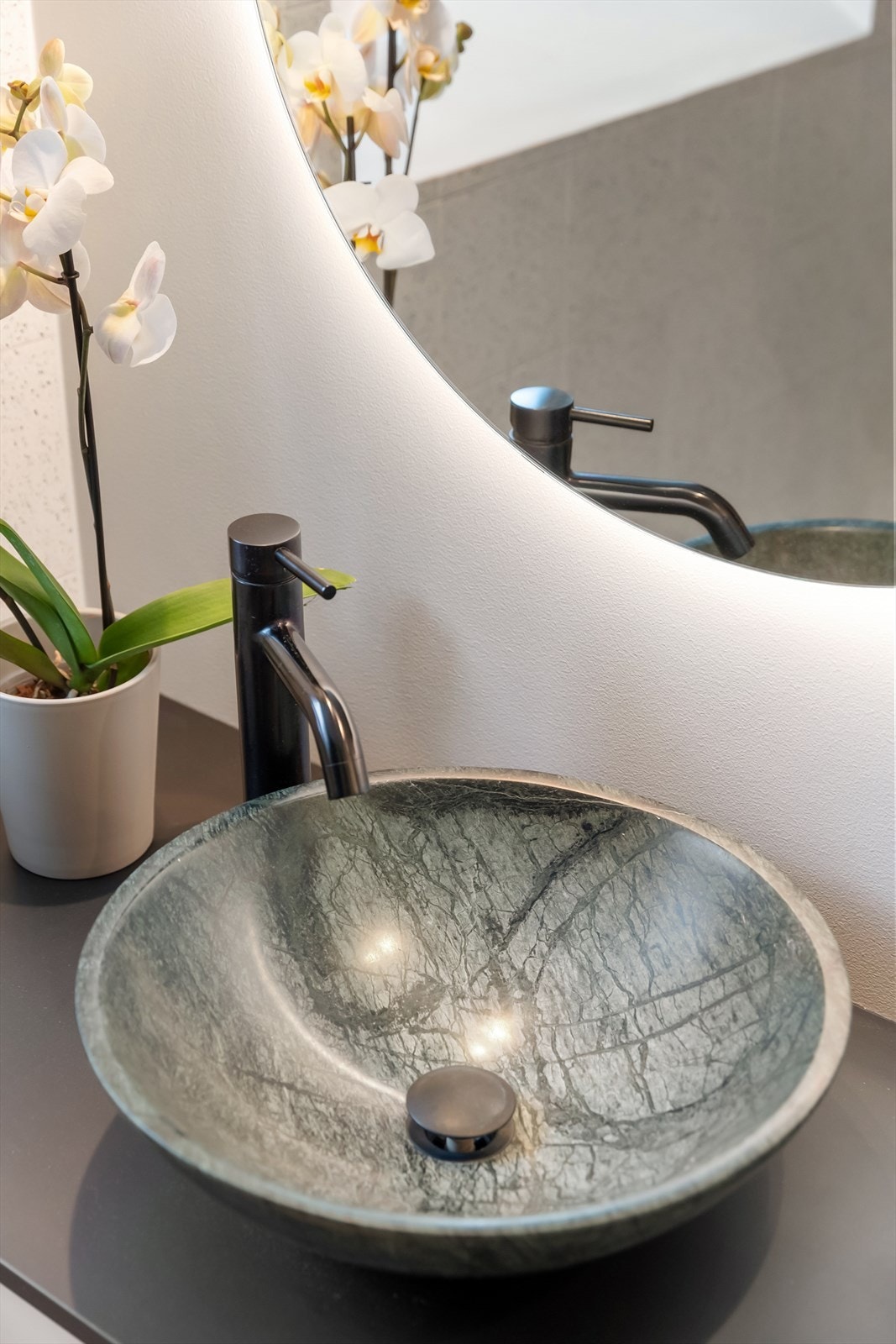 Flott stenvask i grønn marmor Galleribilde