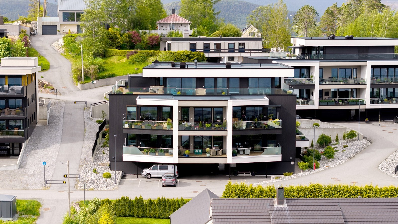 Dronebilde av fasade sett fra syd Galleribilde