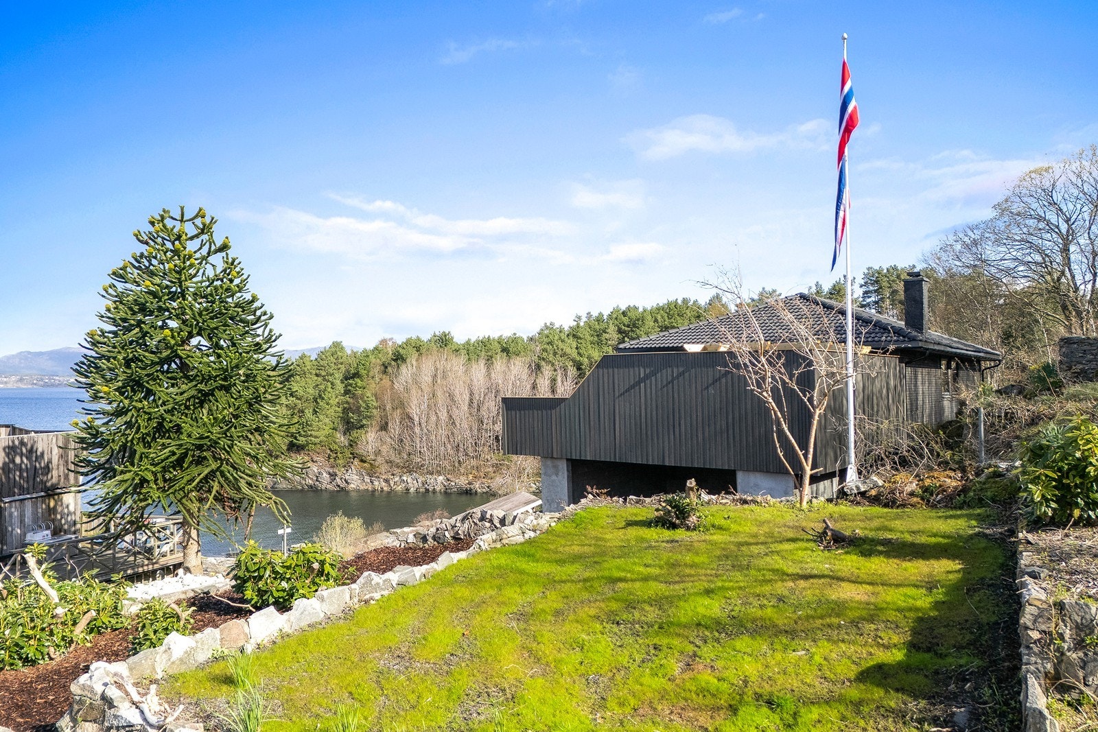 Det er også gressplen med god plass til for.eks trampoline. Galleribilde