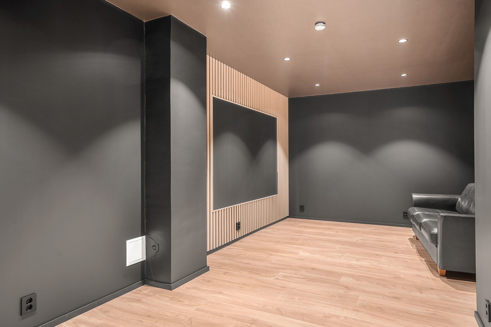 Boligen har også eget kinorom, hvor du kan trekke tilbake å nyte favorittfilmen din. Galleribilde