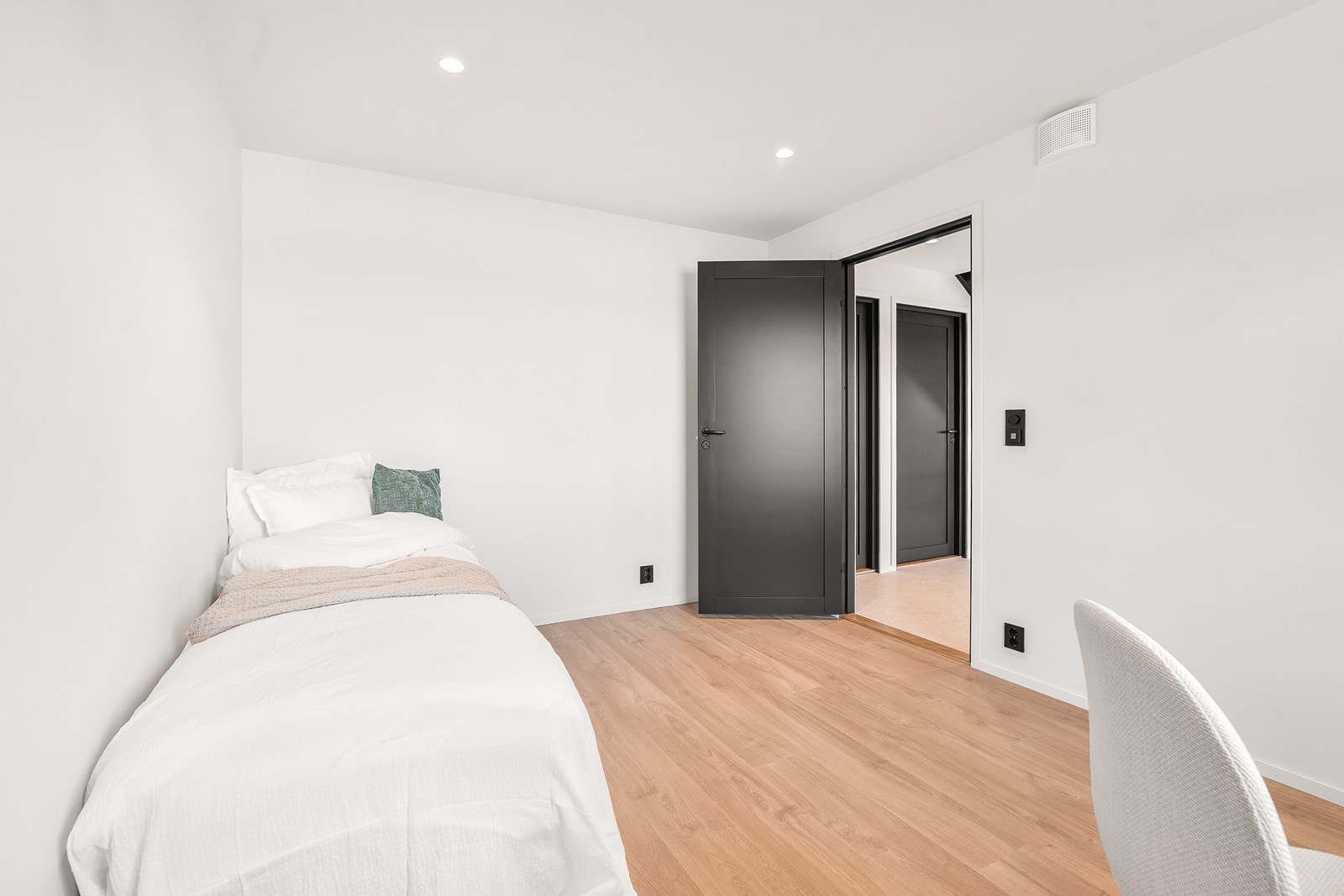 Første etasjen har to soverom av god størrelse. Galleribilde