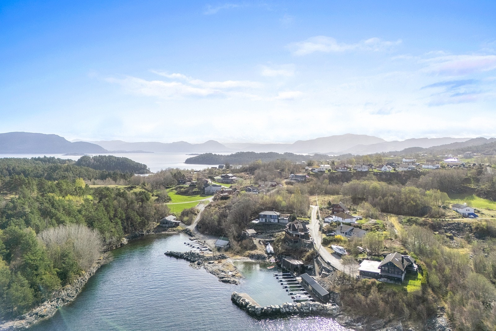 Perfekt hus dersom man ønsker å flytte rett inn uten å tenke på oppussing! Galleribilde