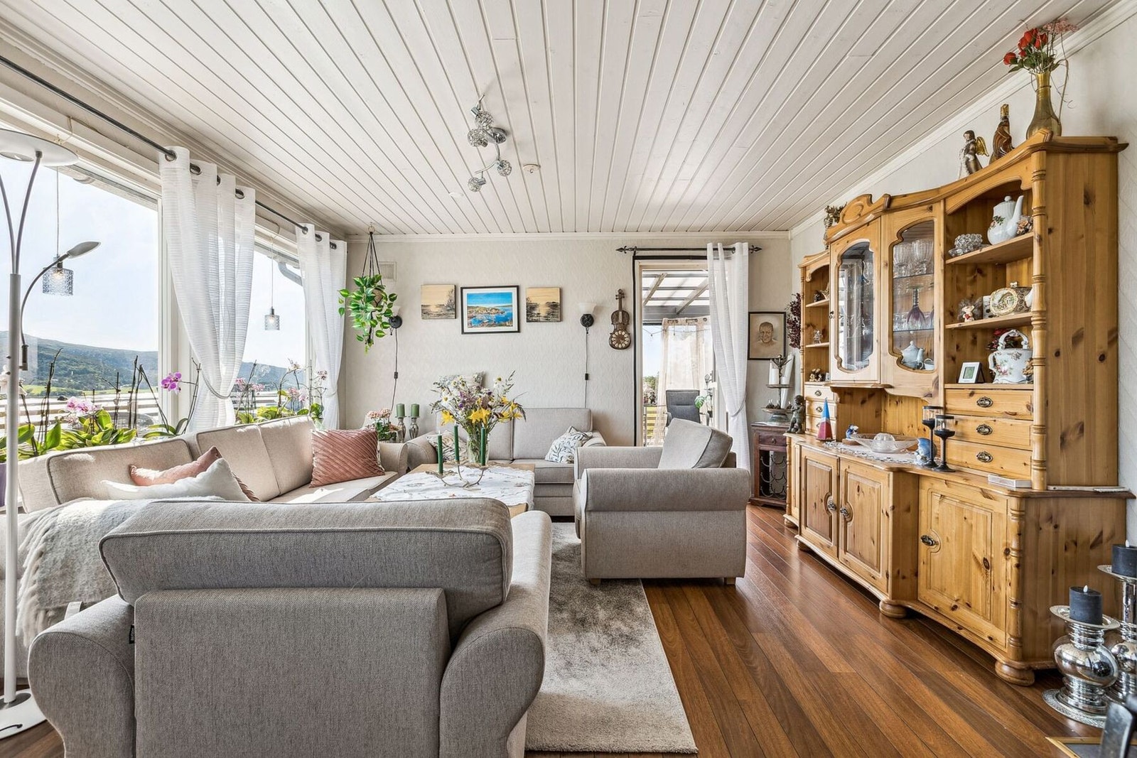 Hovedstuen måler 26,5 kvadratmeter. Galleribilde