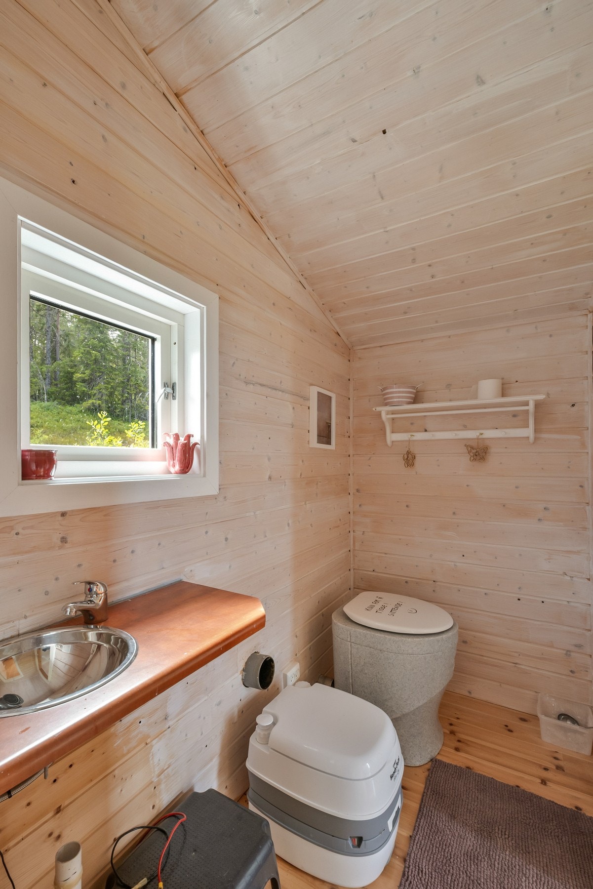 Toalettrom i hytten Galleribilde