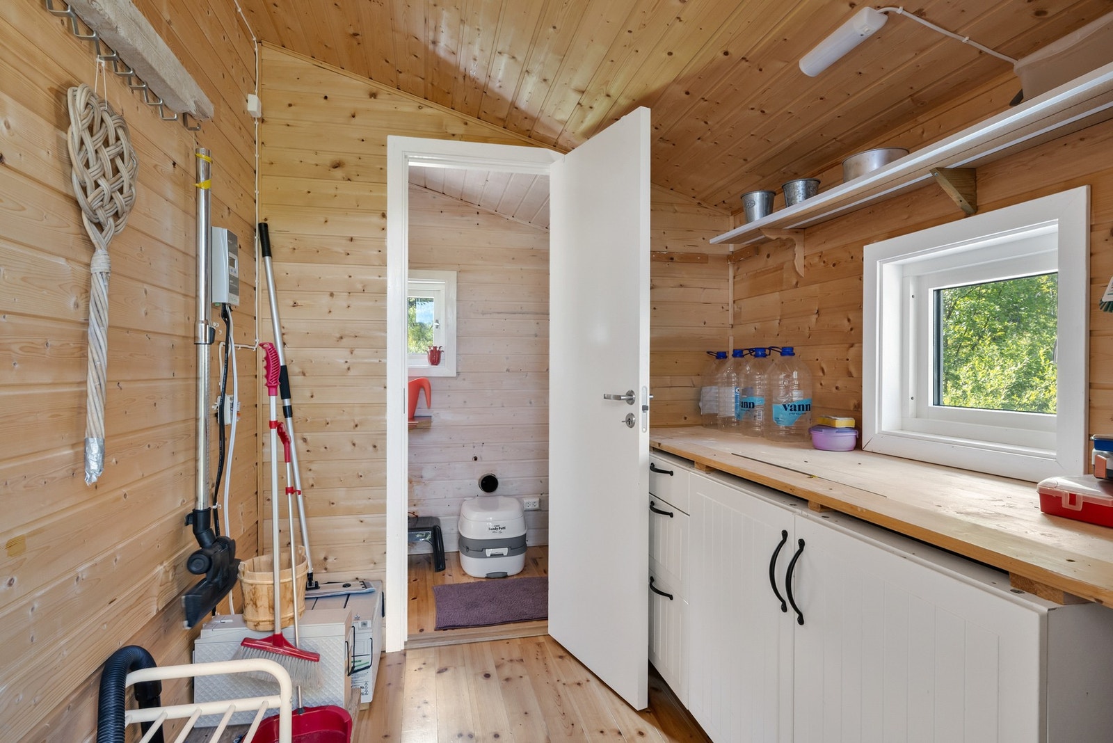 Bod i hytten med egen inngang Galleribilde