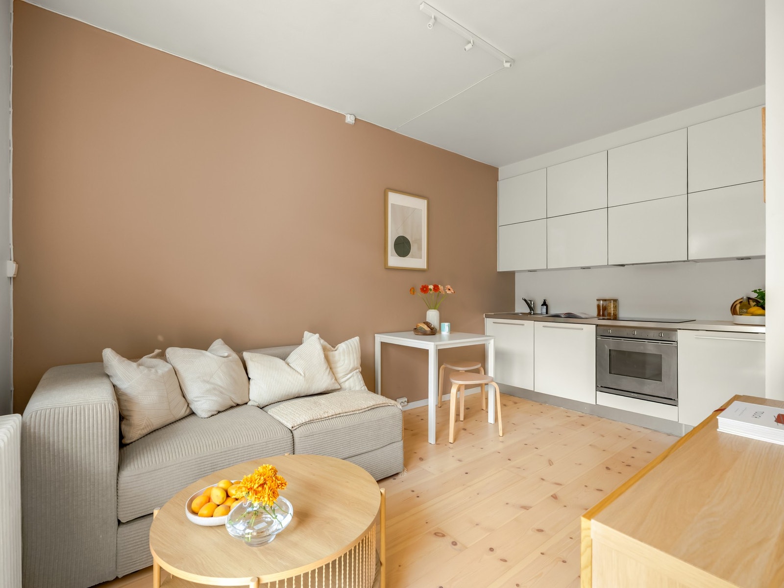 Den gode takhøyden målt opp til 2,62 m gjør også at leiligheten oppleves større enn antall kvadrat skulle tilsi. Galleribilde