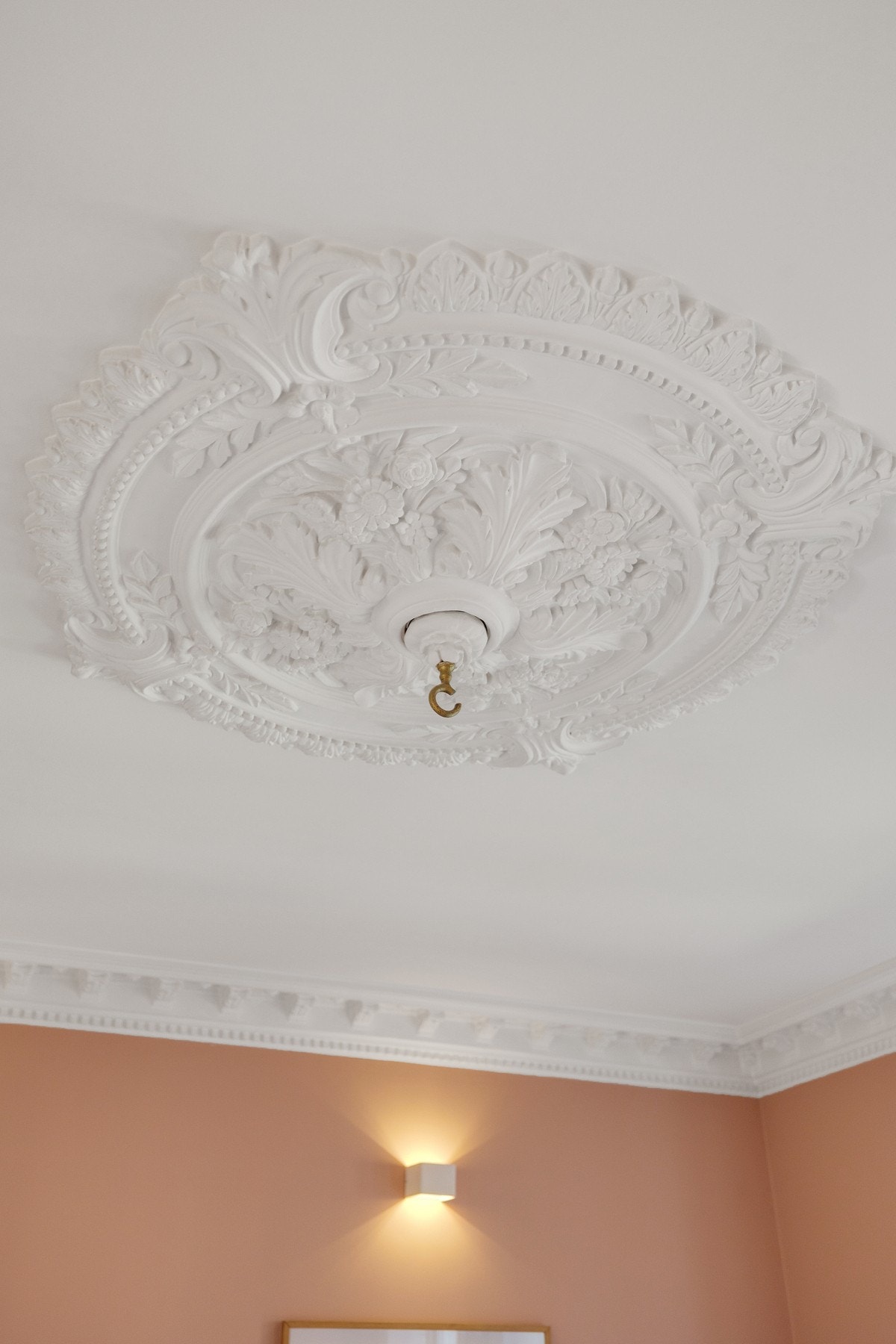 Lekre detaljer med rosett i taket! Galleribilde